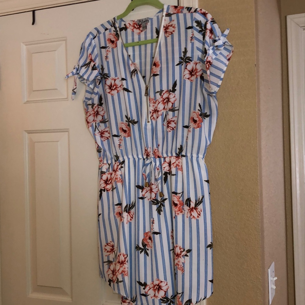 Light blue/white floral dress